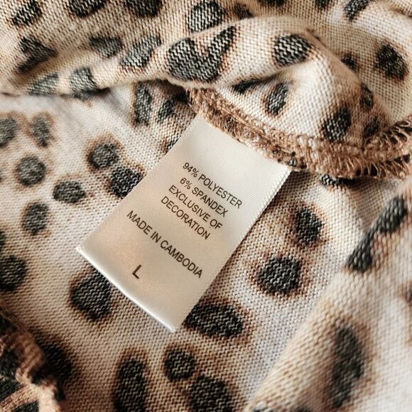 Betsy Johnson Large V Neck Long Sleeve Animal Print Cheetah Pullover Top - Picture 7 of 10